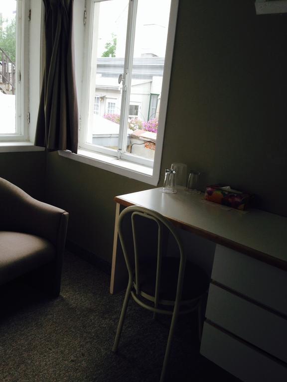 Auberge St-Louis Quebec City Room photo